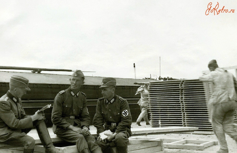 Советск - Тильзит. Немецкие военнослужащие возле причала порта