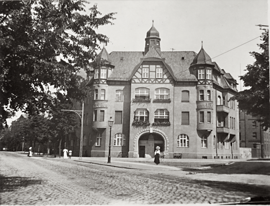 Советск - Tilsit, Thesingplatz 1, Wohn- und Geschaeftshaus der Familie C. Ganguin.