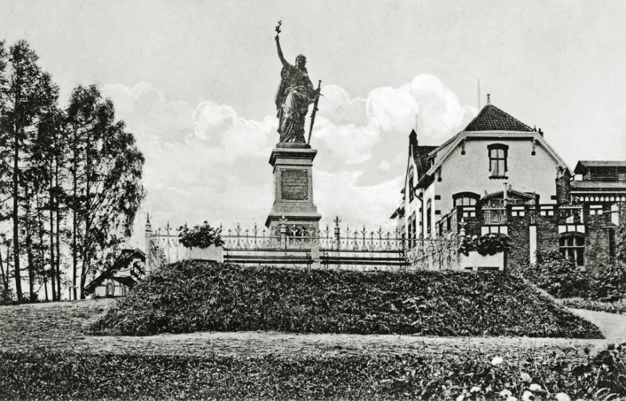 Черняховск - Insterburg, Kriegerdenkmal und Elektrizitaetswerk.