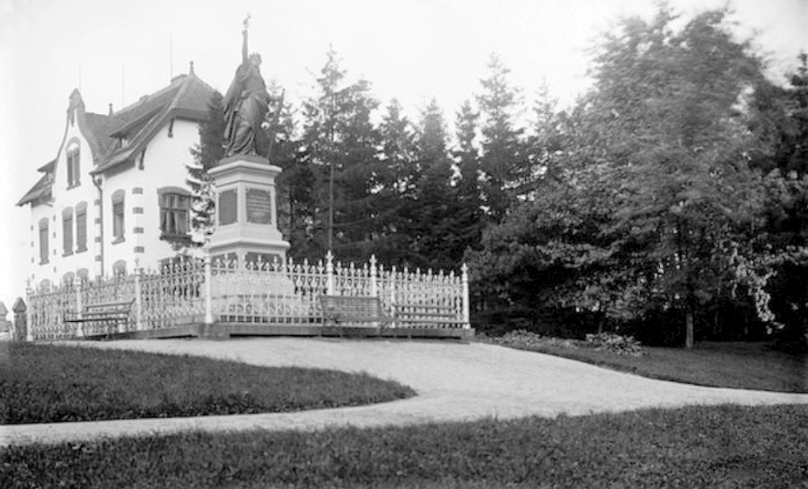 Черняховск - Insterburg, Kriegerdenkmal und Elektrizitaetswerk.