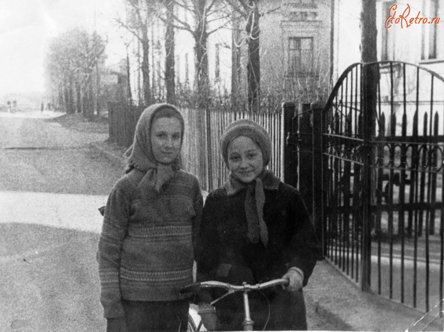 Балтийск - У здания военкомата.