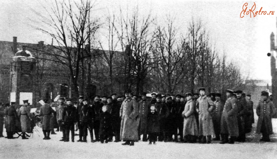 Гусев - Gumbinnen. Platzmusik auf dem Kasernehof am Denkmal fur 1866-1871 gefallenen Regimentsangehoert