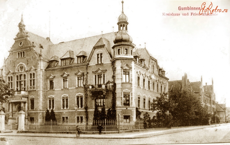 Гусев - Gumbinnen. Kreishaus und Friedrichschule.