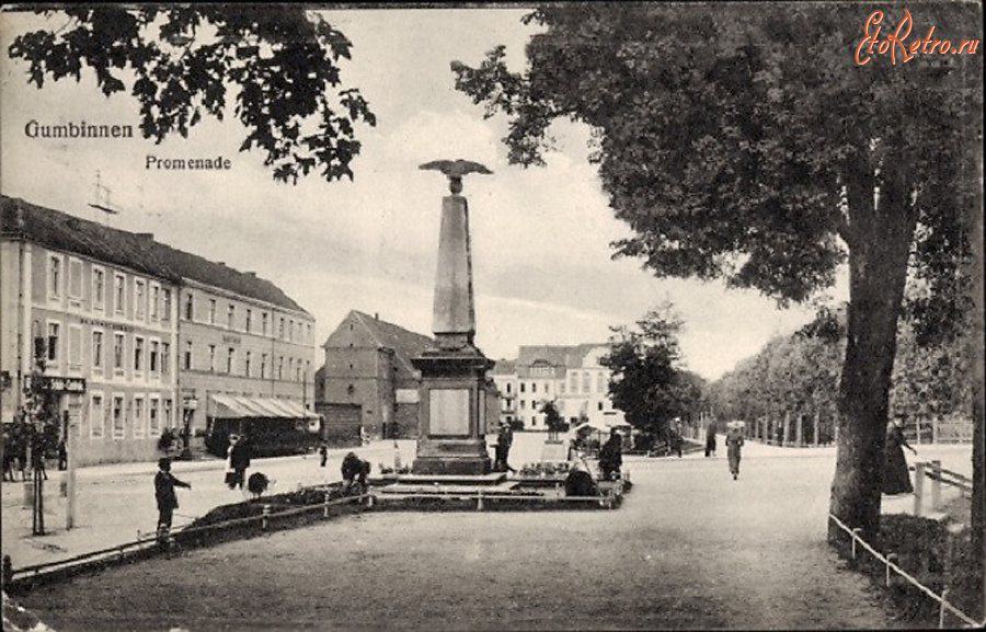 Гусев - Gumbinnen, Promenade mit Kriegerdenkmal.