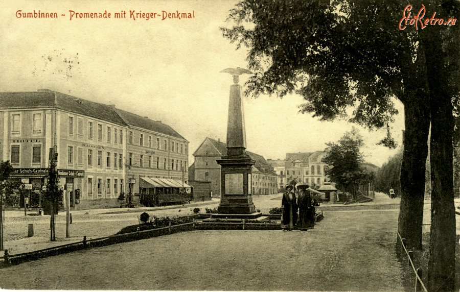 Гусев - Gumbinnen, Promenade mit Kriegerdenkmal.