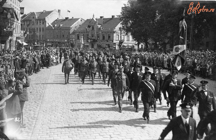 Гусев - Gumbinnen. Wilhelmstrasse. Parade der Gumbinnen Garnison.