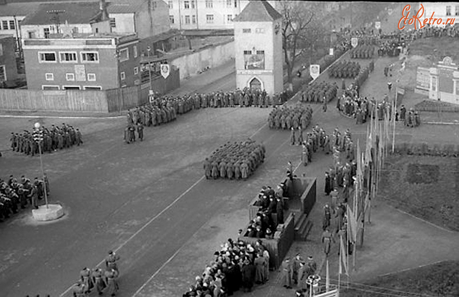 Гусев - Гусев. Парад в честь 43 годовщины Великой Октябрьской революции.