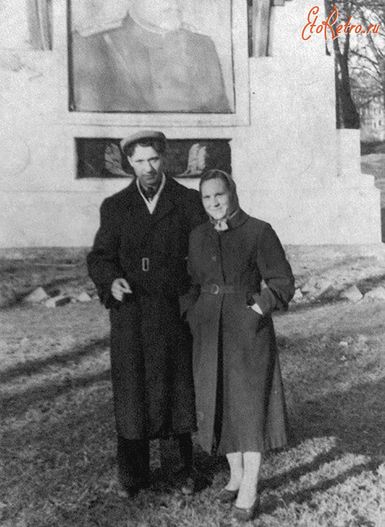 Гусев - Улица Зои Космодемьянской. У первого памятника С. И. Гусеву.