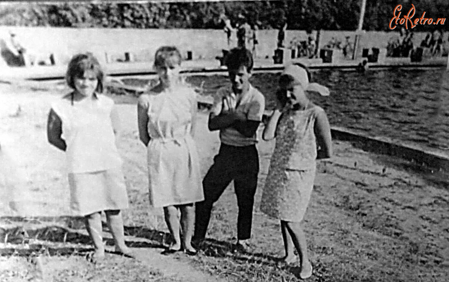 Гусев - В парке у бассейна.