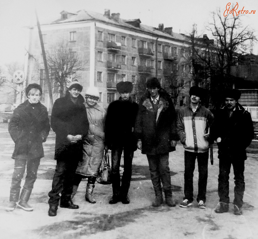 Гусев - Во дворе дома №1 по улице Вокзальной.