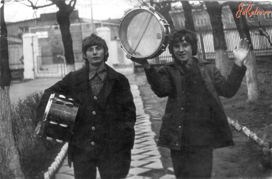 Гусев - Артиллерийская улица. На аллее у Дома офицеров.