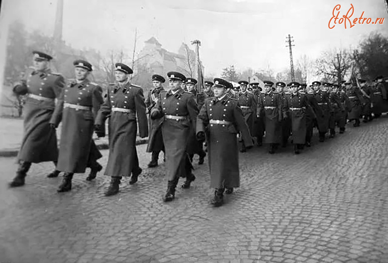 Гусев - Проспект Ленина. Парад подразделений гарнизона на 7-е Ноября.