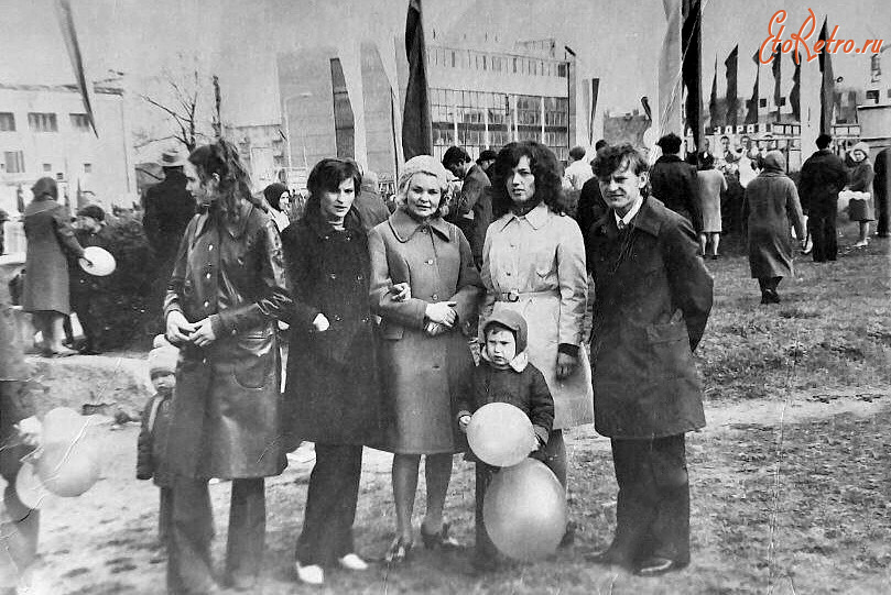 Гусев - Первомай на площади Победы.