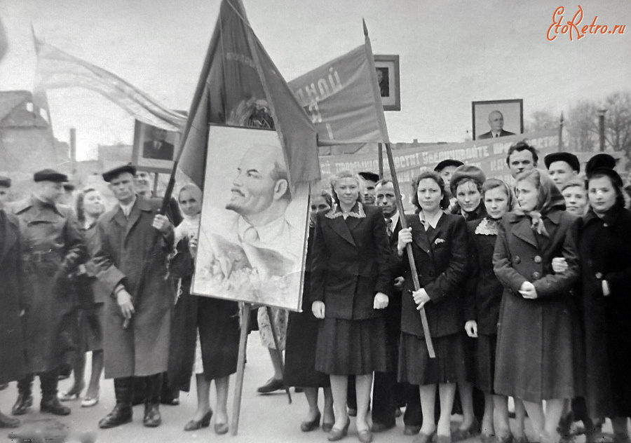 Гусев - Первомайская демонстрация.