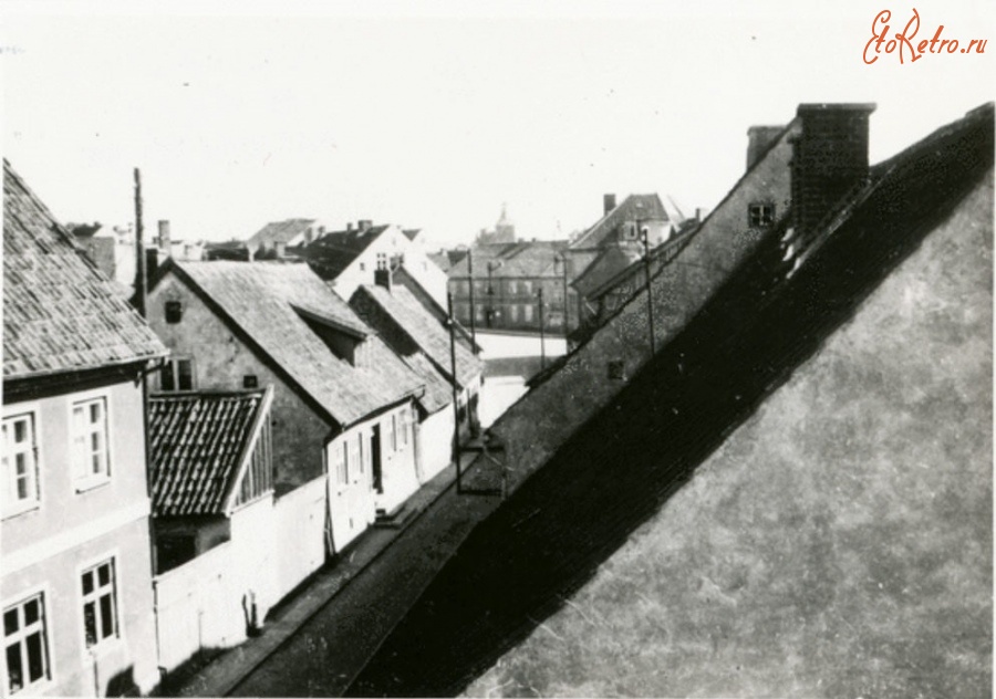 Багратионовск - Вид из окна в крыше на Нижнюю Замковую улицу