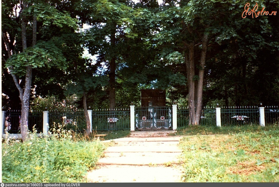 Боровск - Село Рябушки. Братская могила воинов павших в боях за освобождене Боровска 1999,