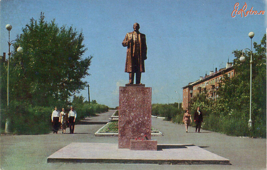 Белово - Улица Юбилейная. Памятник В. И. Ленину.