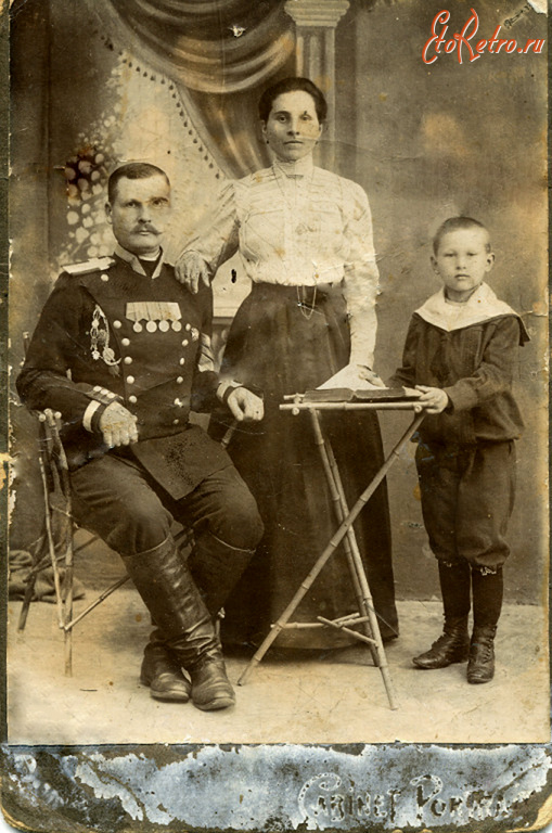 Коломна - Житель Коломны Петр Дементьев с семьёй.