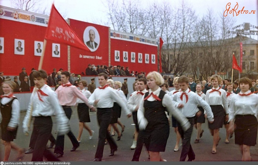 Кострома - Костромской ИСТПЕД на первомайской демонстрации.