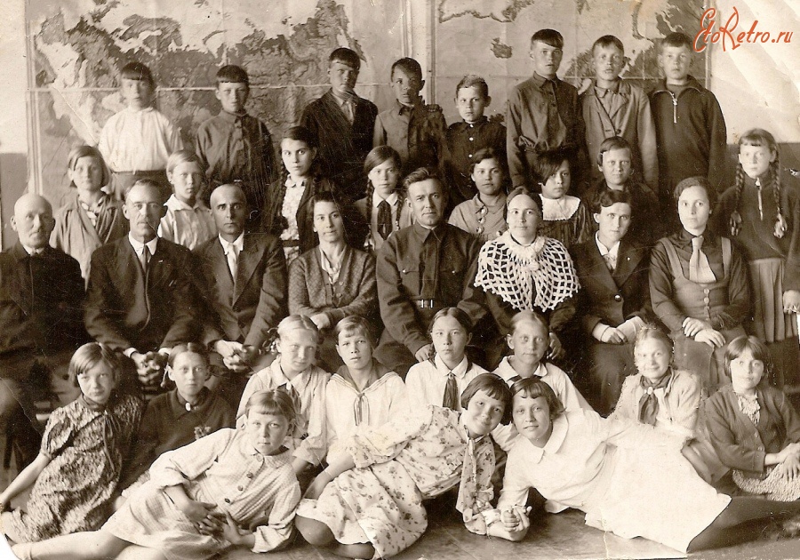 Кострома - Групповое фото учеников с преподавателями 1940 год
