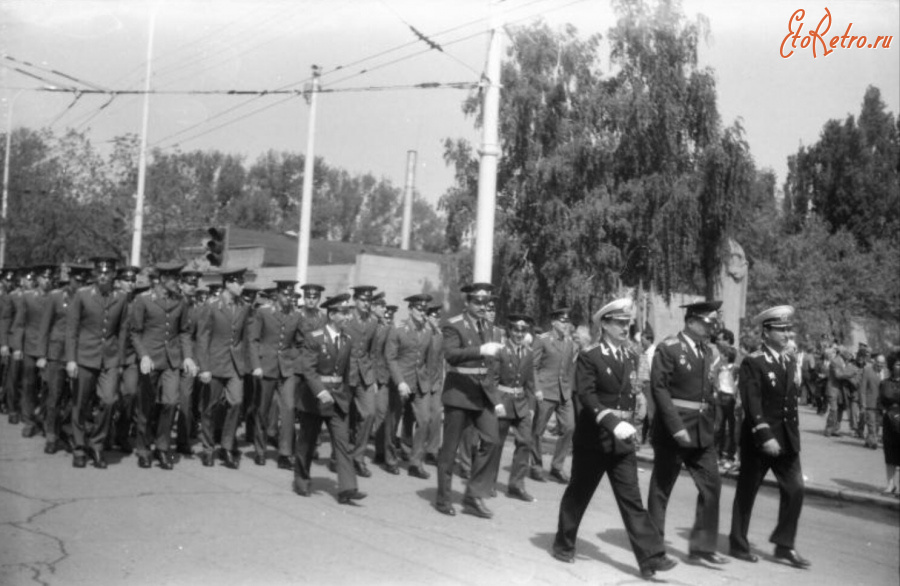 Краснодар - Парад в День Победы на площади Памяти Героев в Краснодаре