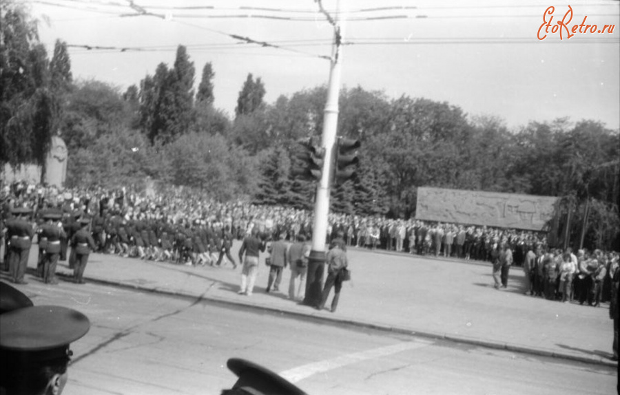 Краснодар - Парад в День Победы на площади Памяти Героев в Краснодаре