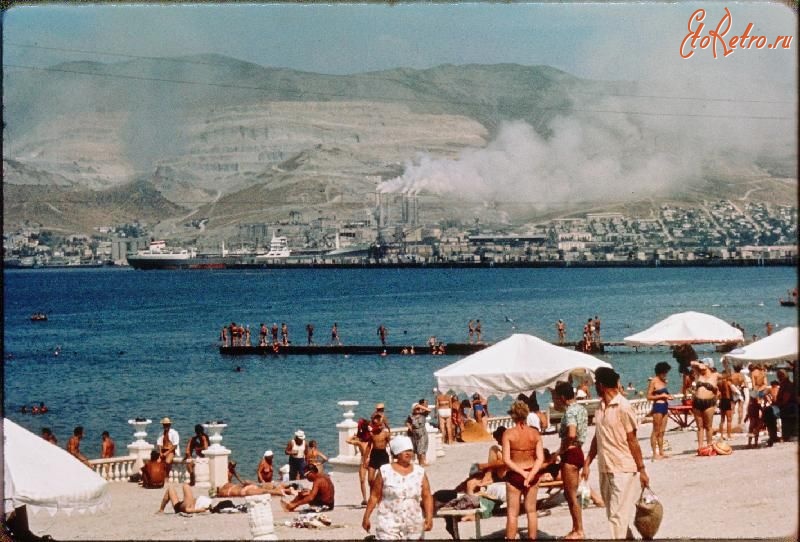 Новороссийск - СССР глазами француза. Пляж, порт и цементный завод в Новороссийске – 1964