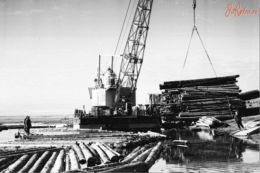 Красноярский край - Тухард (Факел). Порт на реке Большая Хета.