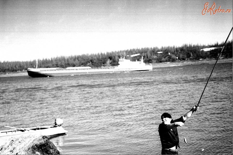 Красноярский край - Тухард (Факел). У причала на реке Большая Хета.