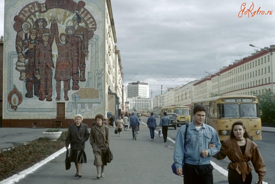 Норильск - Норильск. На одной из улиц города. 1993 год.