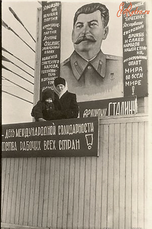 Дудинка - На праздничной трибуне.