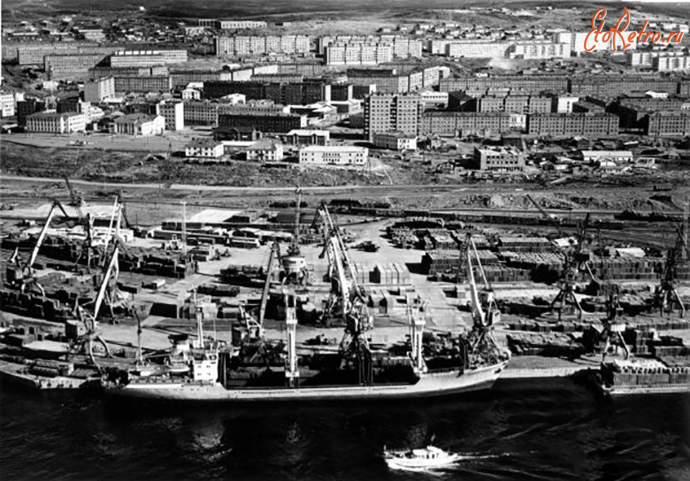 Дудинка - Панорама города и порта.