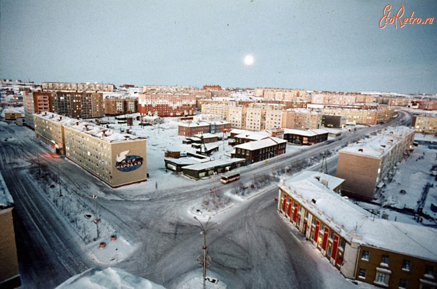 Дудинка - Панорама улиц Горького и Островского.