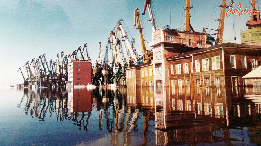 Дудинка - Наводнение в Дудинском порту.