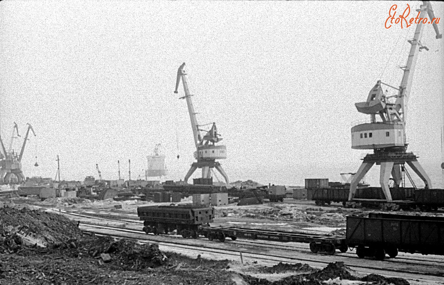 Дудинка - В речном порту.