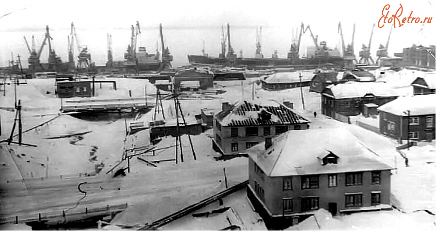 Дудинка - Вид на речной порт.