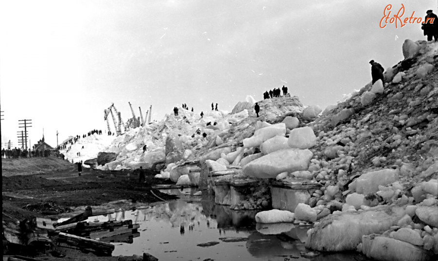 Дудинка - В порту весной.