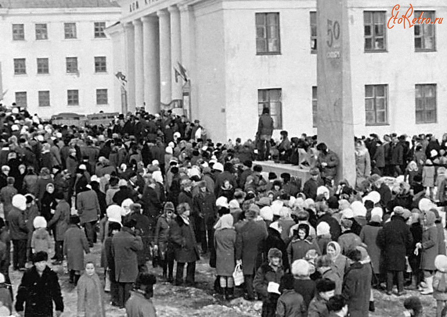 Дудинка - Праздник у Дома культуры.