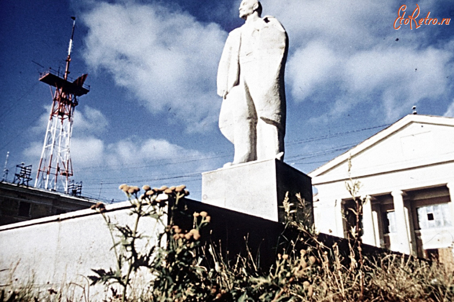 Дудинка - Памятник В. И. Ленину.