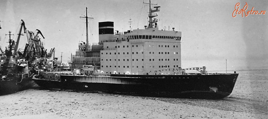 Дудинка - В речном порту.