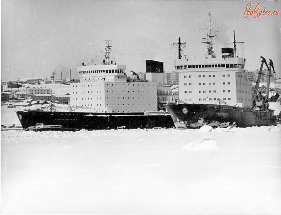 Дудинка - Ледоколы в речном порту Дудинки.