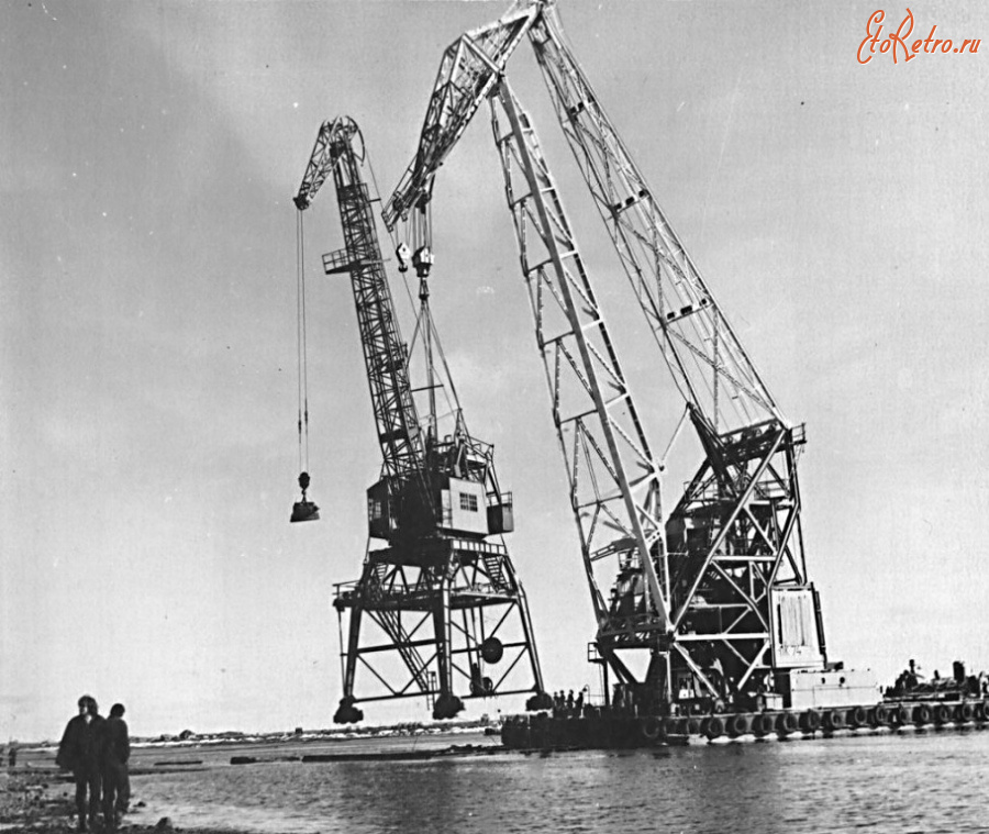 Дудинка - Краны речного порта.