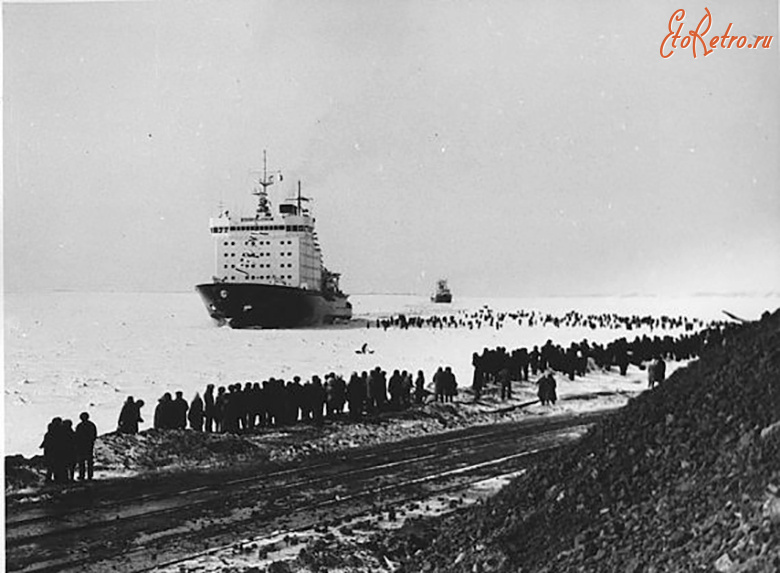 Дудинка - Начало круглогодичной навигации. Встреча ледокола 