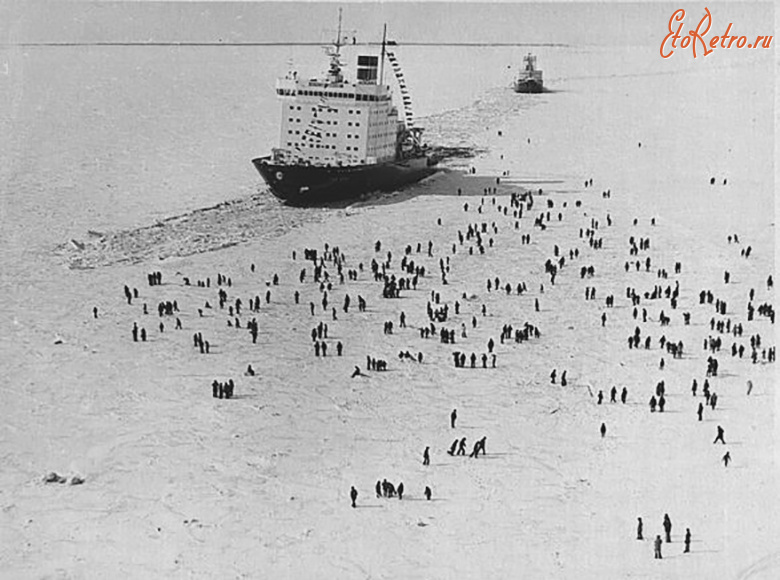 Дудинка - Встреча кораблей круглогодичной навигации 1 мая 1978 года.