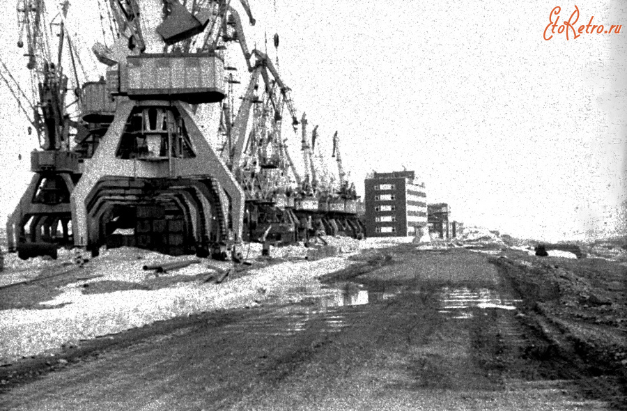 Дудинка - Дудинский речной порт.