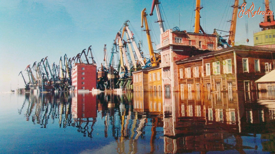 Дудинка - Речной порт во время наводнения. Управление порта.