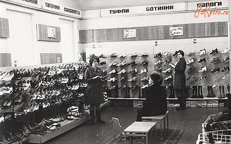 Дудинка - Отдел обувного магазина.