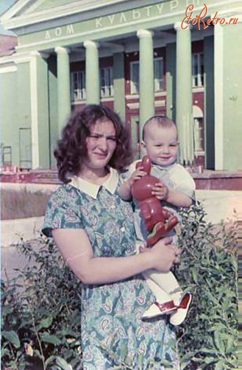 Дудинка - У Дома культуры.