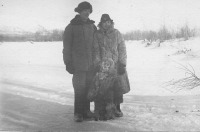 Усть-Омчуг - Посёлок Усть-Омчуг Магаданской области (На прогулке). 1944
