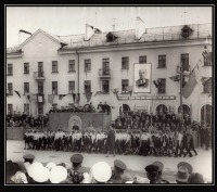 Североморск - Первомайская колонна школьников на ул.Сафонова в 1962 г.